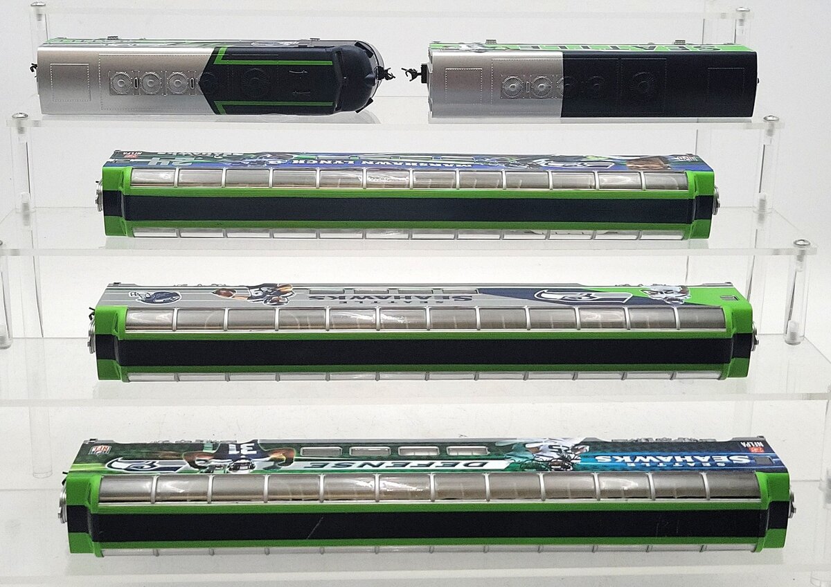 Bachmann HO Scale Hawthorne Village "Seattle Seahawks" AB Diesel Passenger Set EX