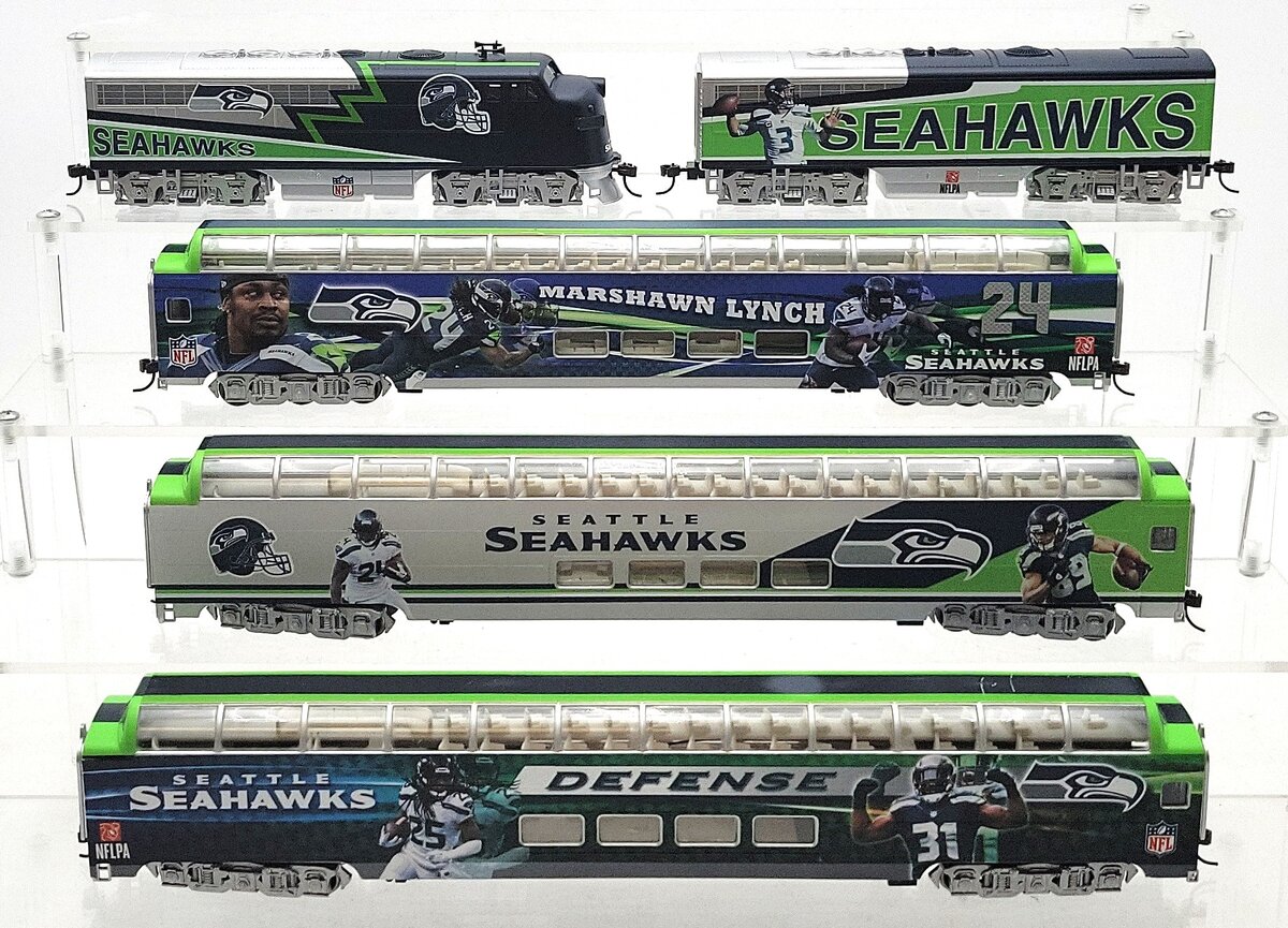 Bachmann HO Scale Hawthorne Village "Seattle Seahawks" AB Diesel Passenger Set EX