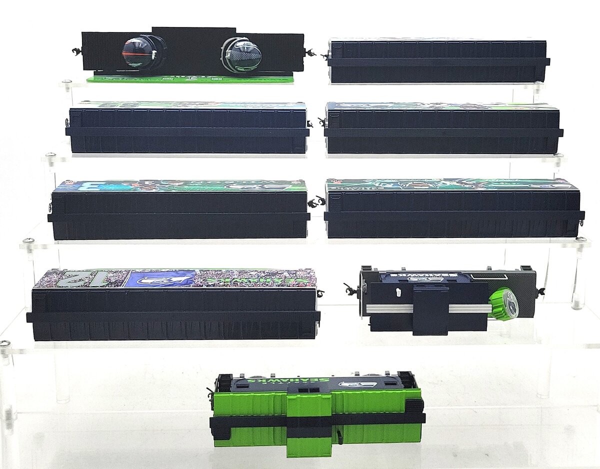 Bachmann HO Scale Hawthorne Village "Seattle Seahawks" Assorted Freight Cars [9] EX