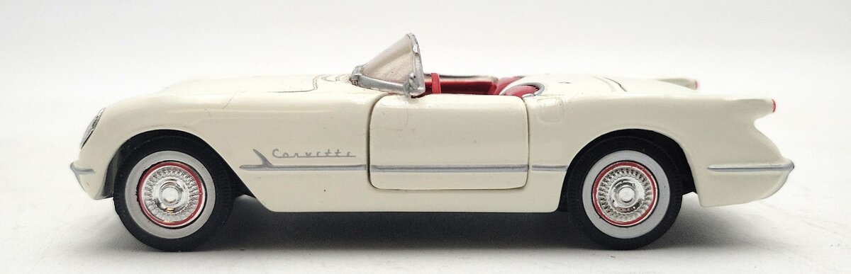 Road Champs 61500 1:43 White Convertible 1953 Corvette Roadster EX