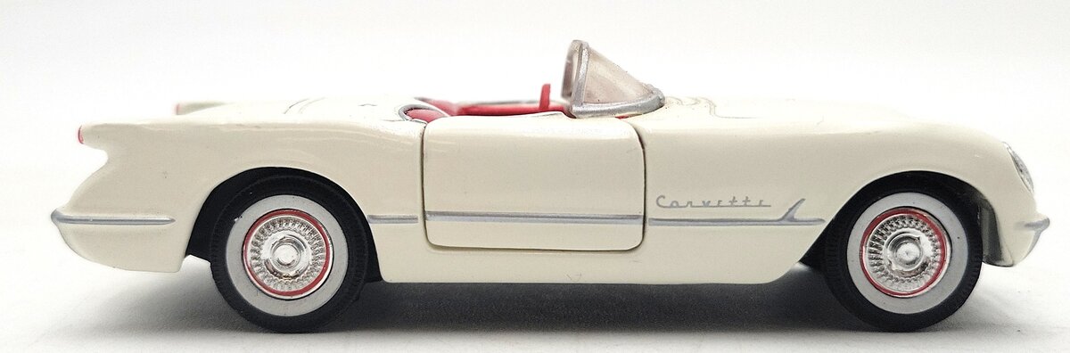 Road Champs 61500 1:43 White Convertible 1953 Corvette Roadster EX