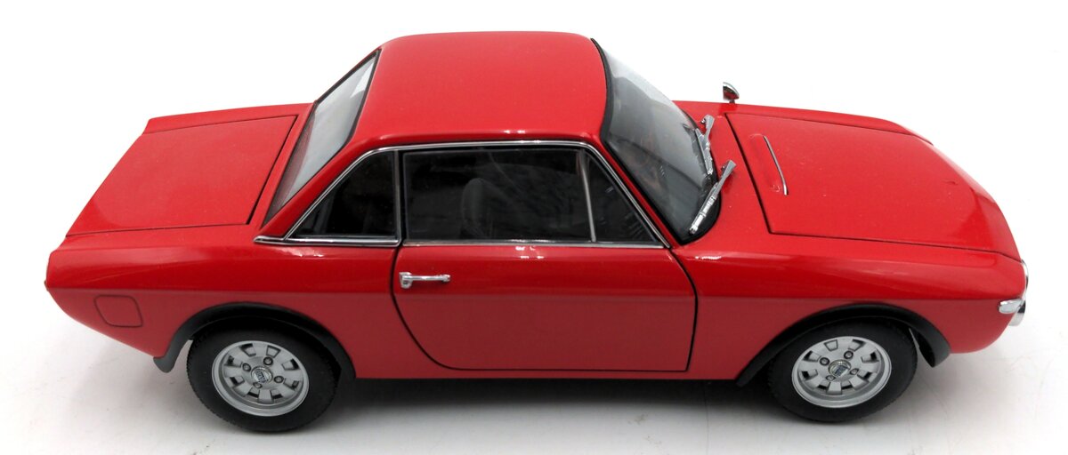 AutoArt 74701 1:18 Diecast Lancia Fulvia 1.6 HF Fanalone in Rosso Corsa LN