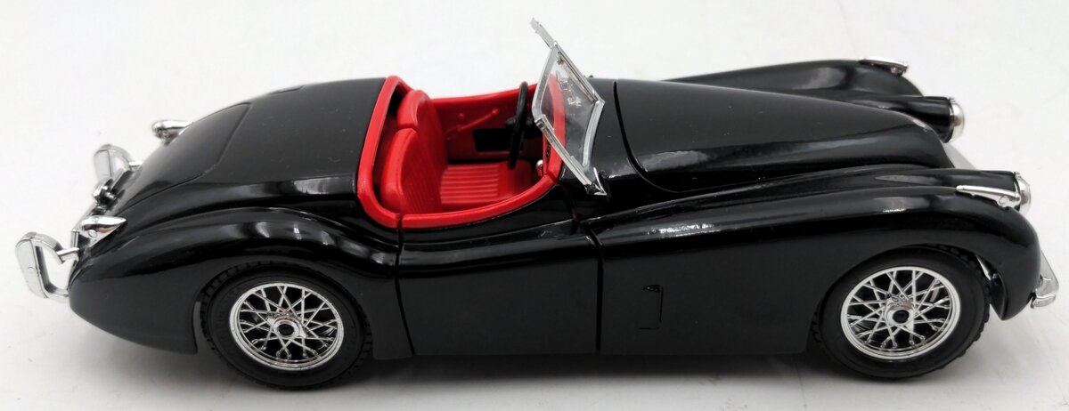 Burago 22018DGR 1:24 Diecast 1951 Jaguar XK 120 Roadster LN
