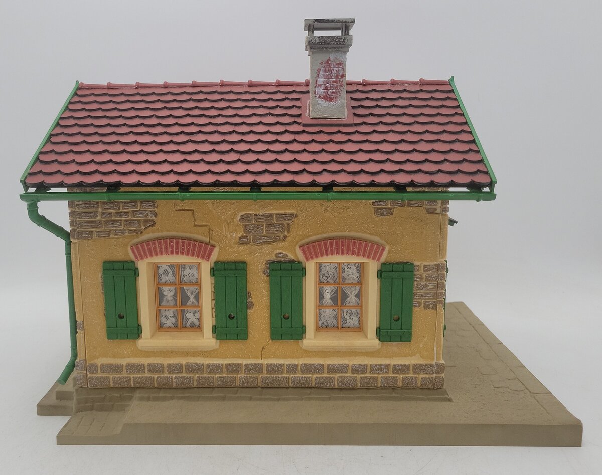 Pola 915 G Scale Crossing Keepers Building Kit - Assembled EX