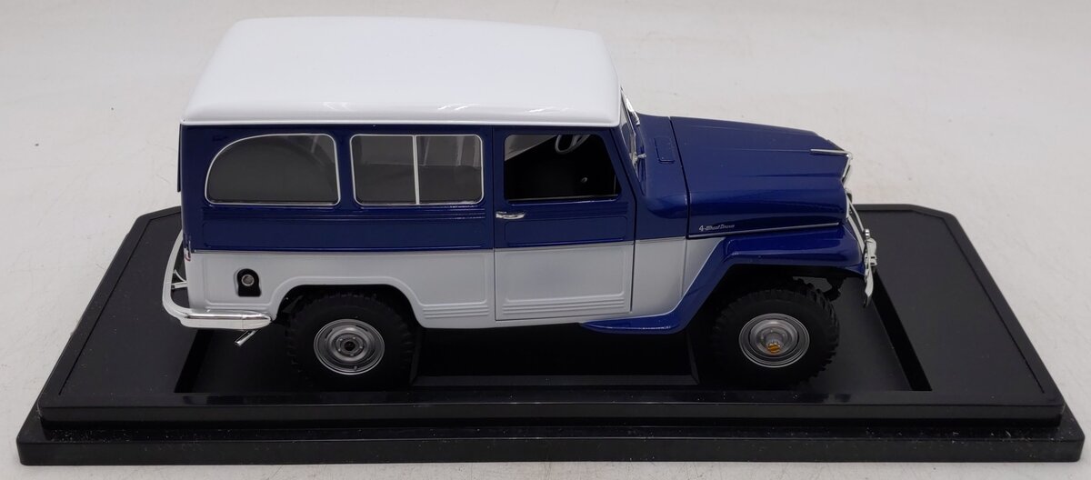 Road Signature 92858 1:18 Diecast Blue 1955 Willys Jeep Station Wagon EX/Box