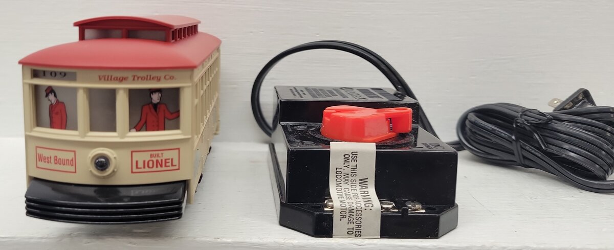 Lionel 6-11809 O Gauge The Village Trolley Christmas Train Set EX/Box