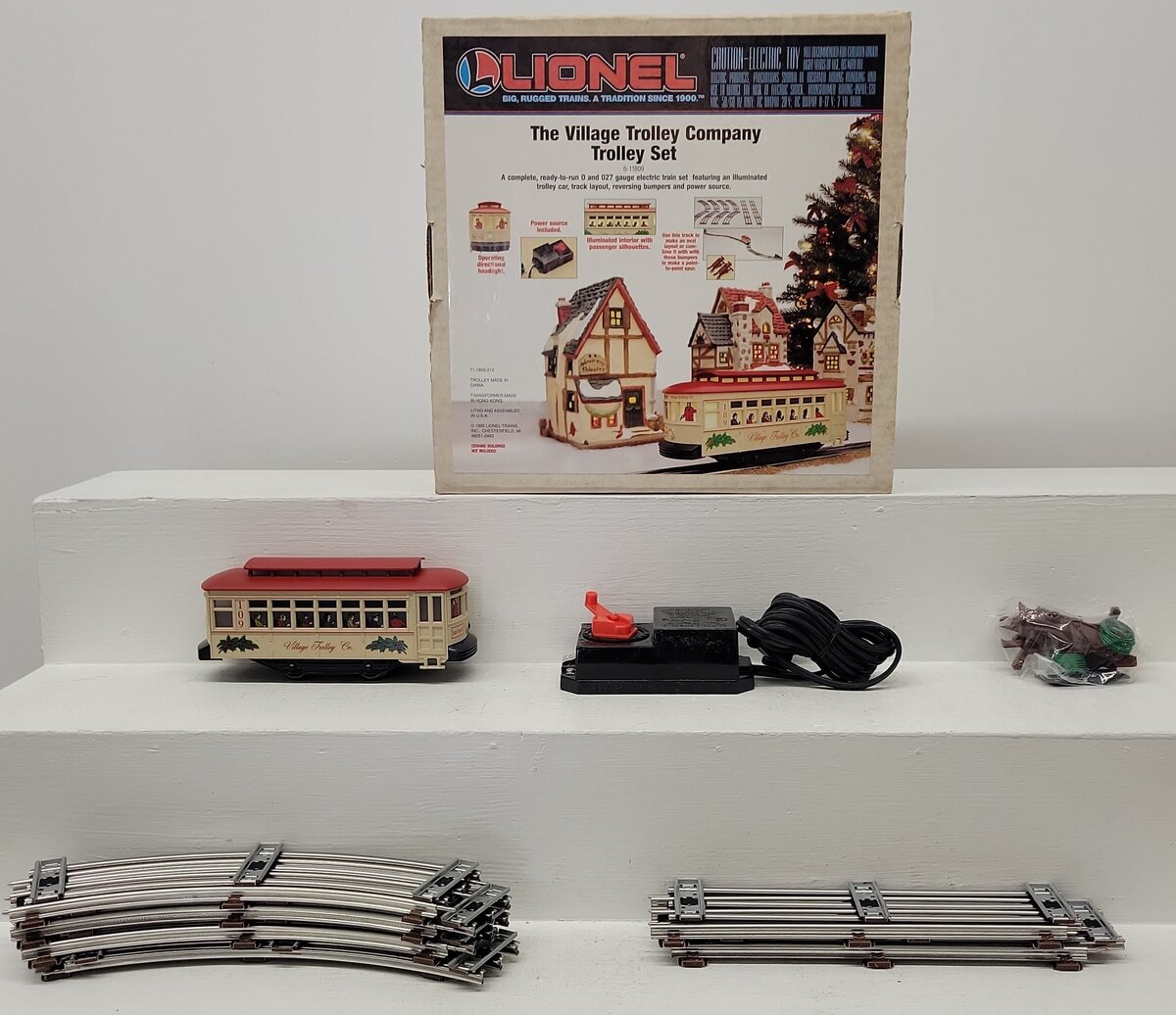 Lionel 6-11809 O Gauge The Village Trolley Christmas Train Set EX/Box
