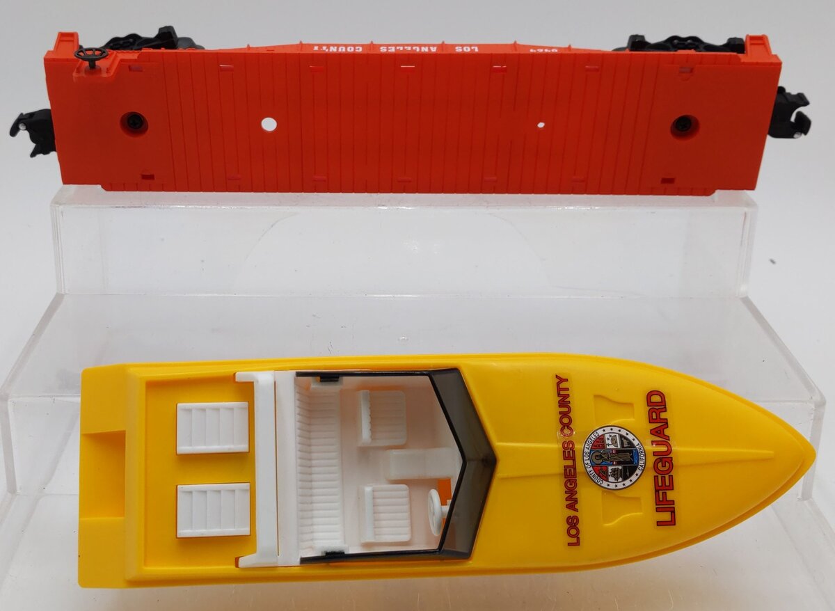 Lionel 6-16970 O Gauge L.A. County Lifeguard Flatcar w/ Lifeguard Boat #6424 EX/Box