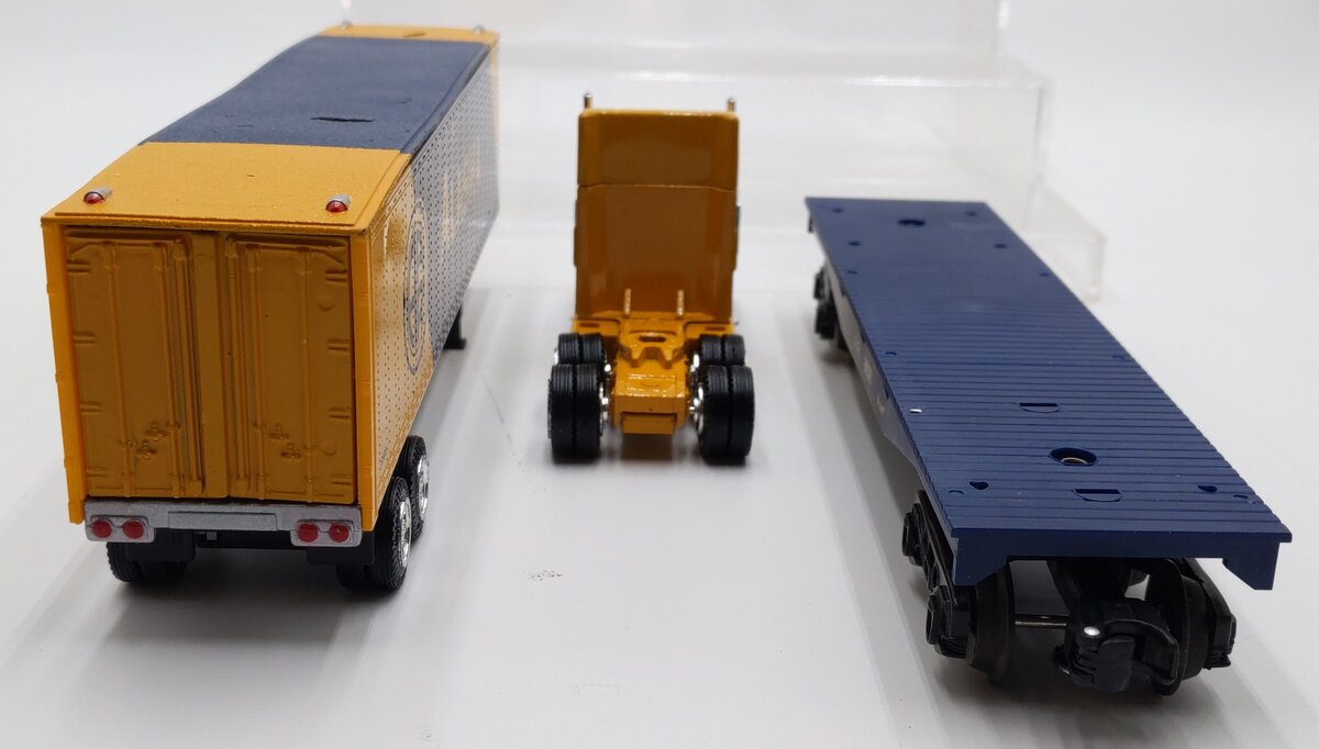 K-Line K6638 O Gauge Alaska Flatcar with Tractor Trailer VG/Box
