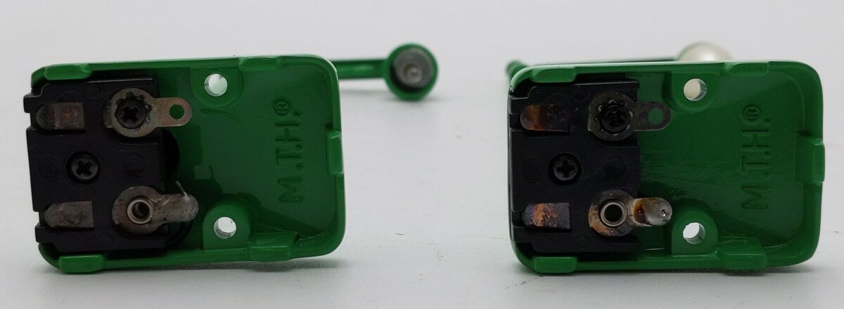 MTH 30-1032 O Scale Green Diecast Street Lamps # 64 (Set of 2) EX/Box