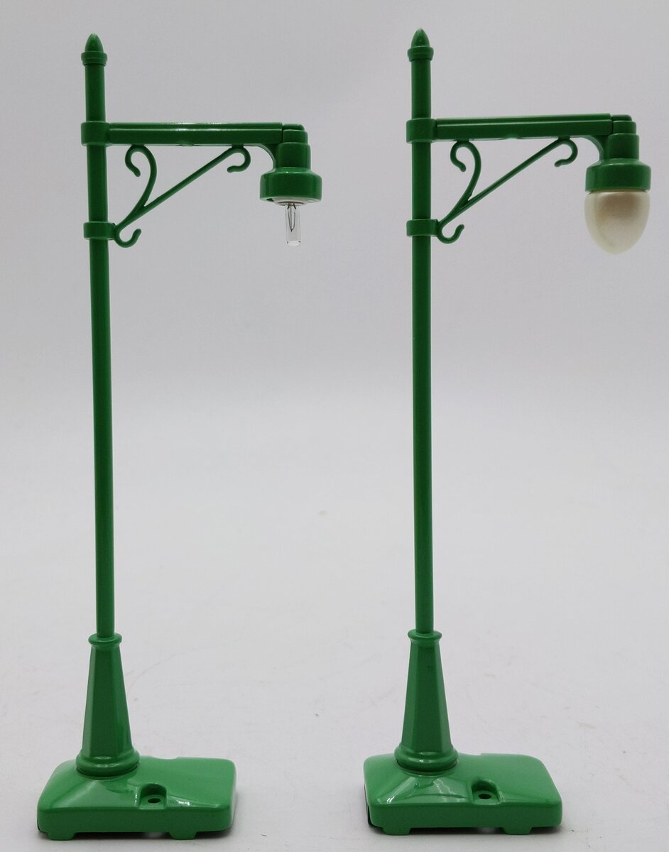 MTH 30-1032 O Scale Green Diecast Street Lamps # 64 (Set of 2) EX/Box
