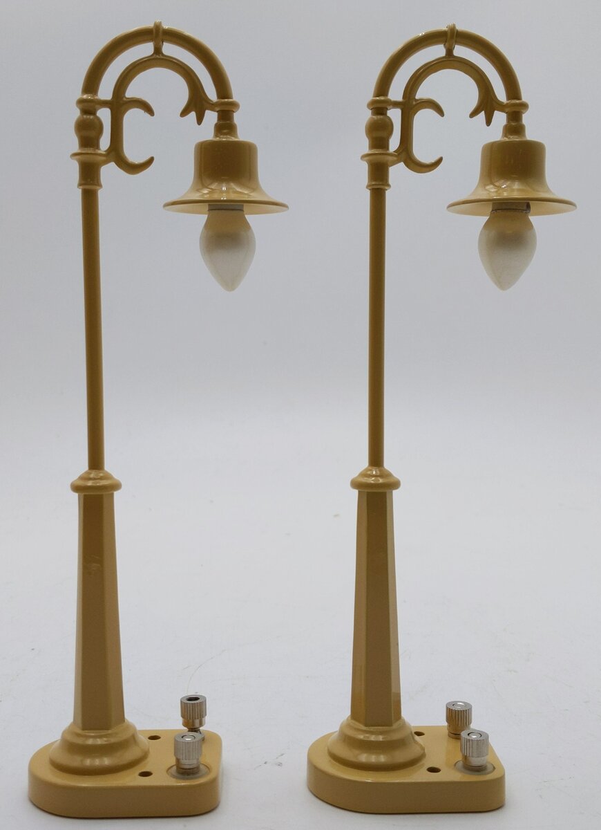 MTH 1056 O #58 Scale Cream Diecast Street Lamp Set NIB
