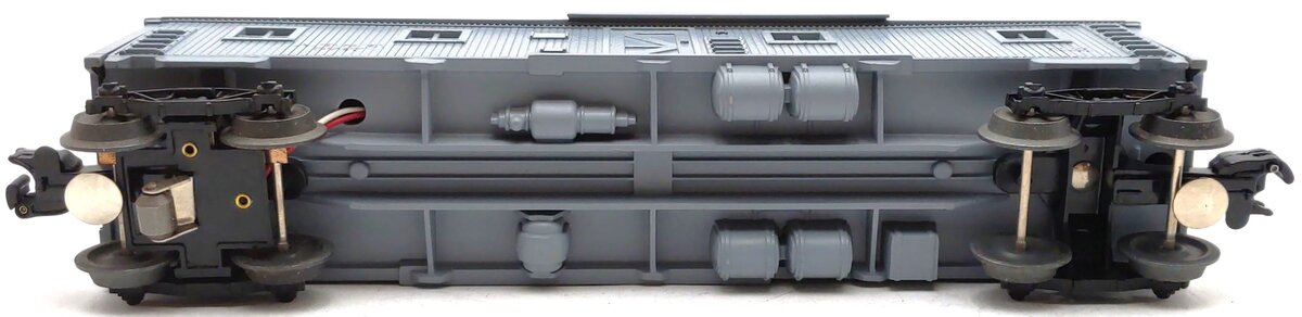 Lionel 6-5717 O Gauge Santa Fe Illuminated Bunk Car LN/Box