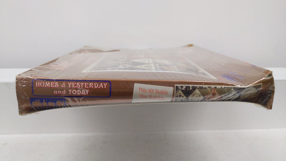 IHC 300-4 O Scale Homes of Yesterday Gingerbread Victorian Row House Kit LN/Box