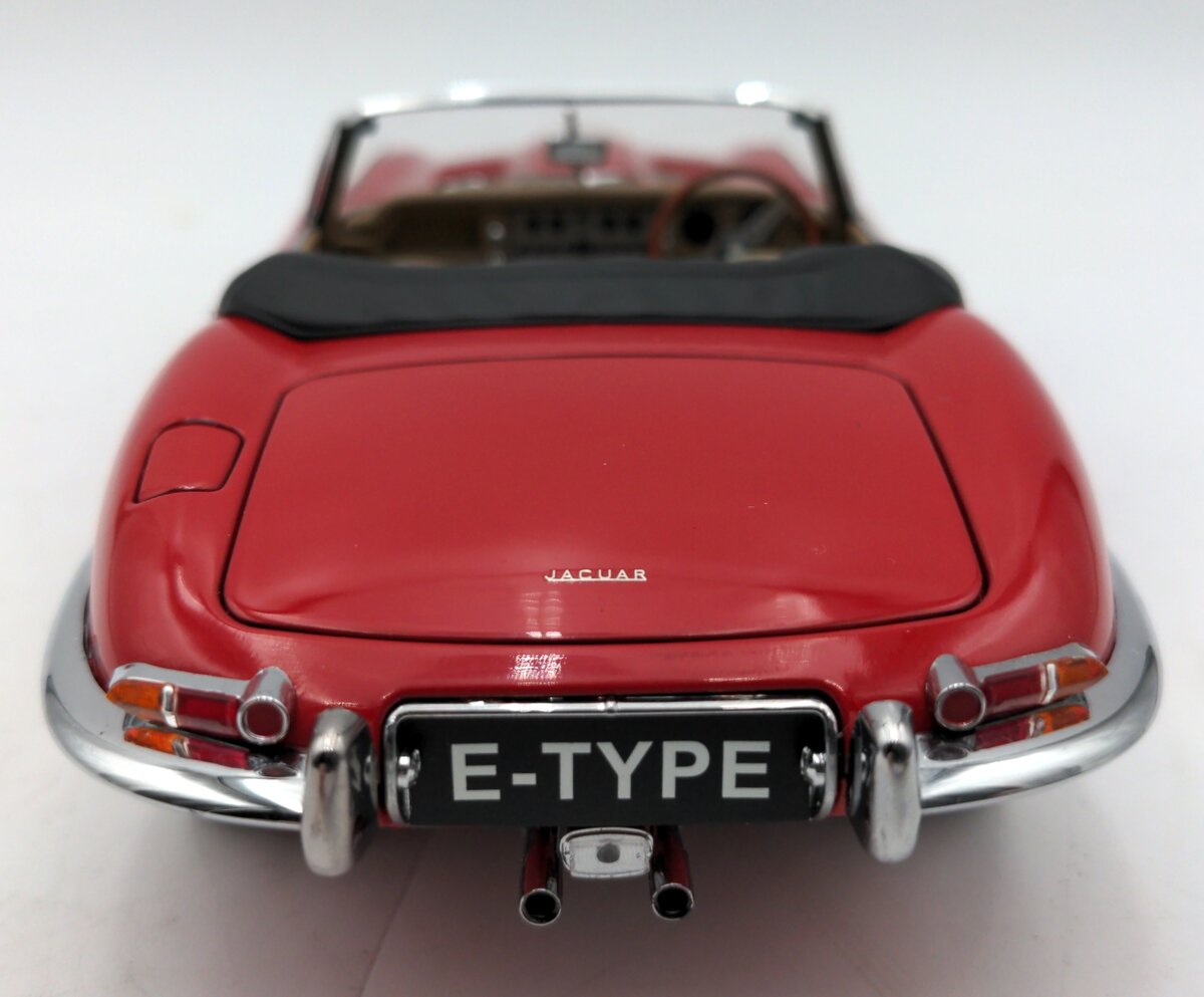AutoArt 73601 1:18 Jaguar E-Type Roadster I 3.8 in Red w/ Wire-Spoke Wheels VG