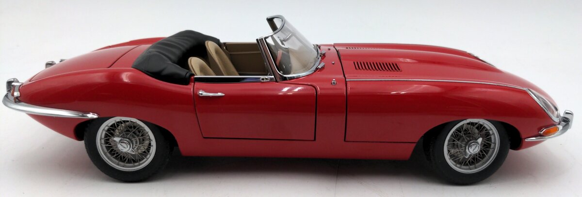 AutoArt 73601 1:18 Jaguar E-Type Roadster I 3.8 in Red w/ Wire-Spoke Wheels VG