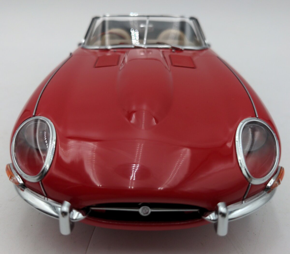 AutoArt 73601 1:18 Jaguar E-Type Roadster I 3.8 in Red w/ Wire-Spoke Wheels VG