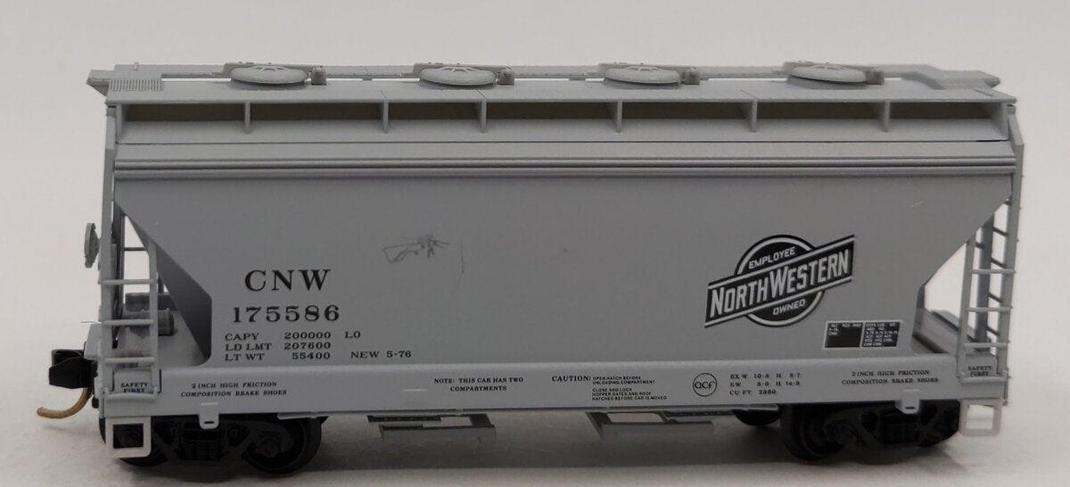 Micro-Trains 09200090 N CNW 2-Bay ACF Center Flow Covered Hopper #175586 LN/Box