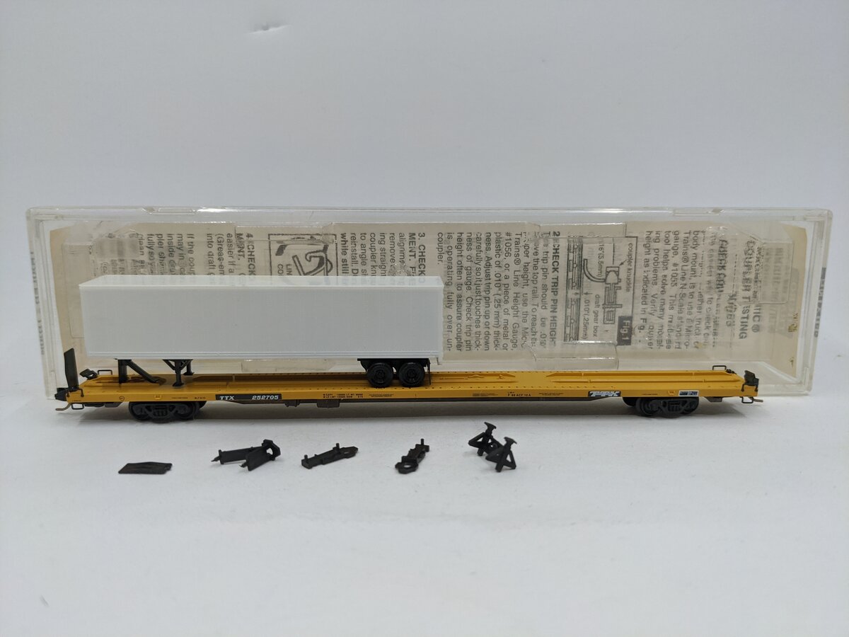 Micro-Trains 71524-1 N Scale TTX 89'4" TOFC Flat Car w/ Solid White Trailer VG/Box