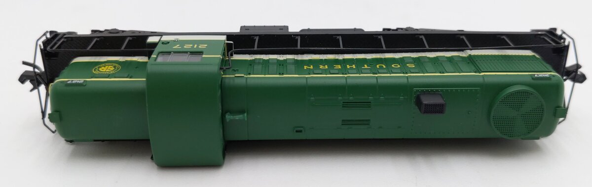 Walthers 920-75115 N Southern RS2 Diesel Locomotive #2127 LN/Box