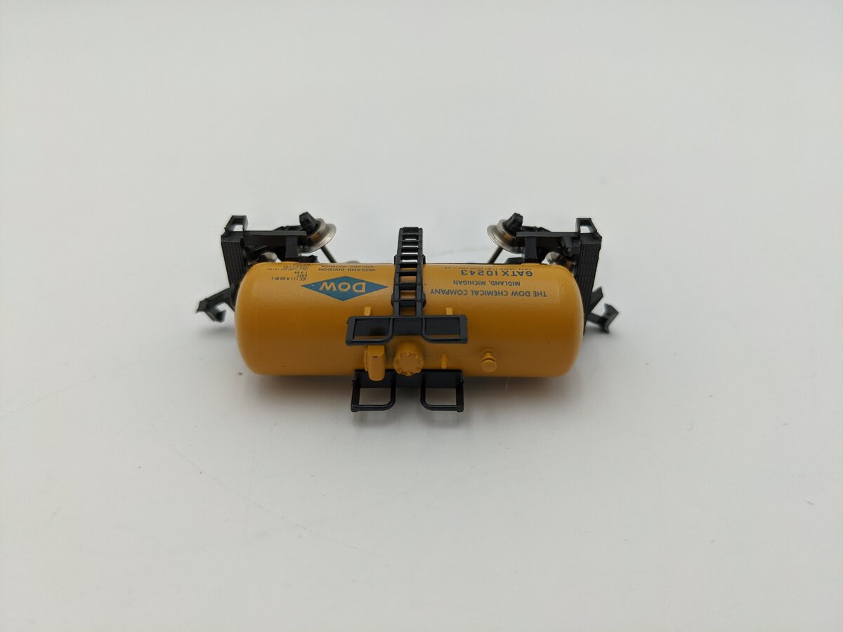 Atlas 3233 N Scale Dow Chemical "Beer Can" Tank Car #10243 EX/Box