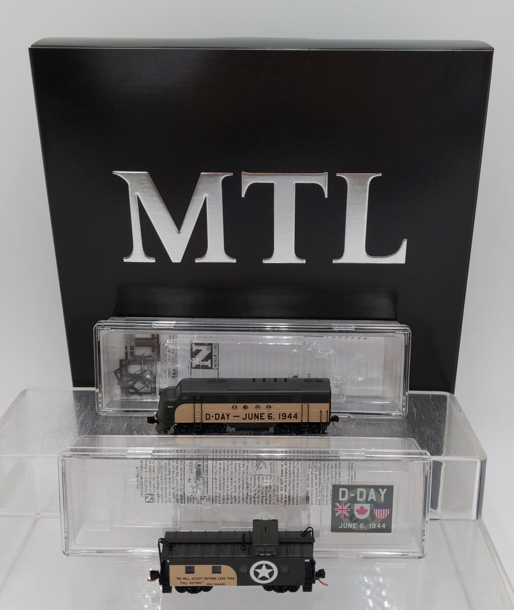 Micro-Trains 99321101 N Scale D-Day Commemorative Locomotive & Caboose Set EX/Box