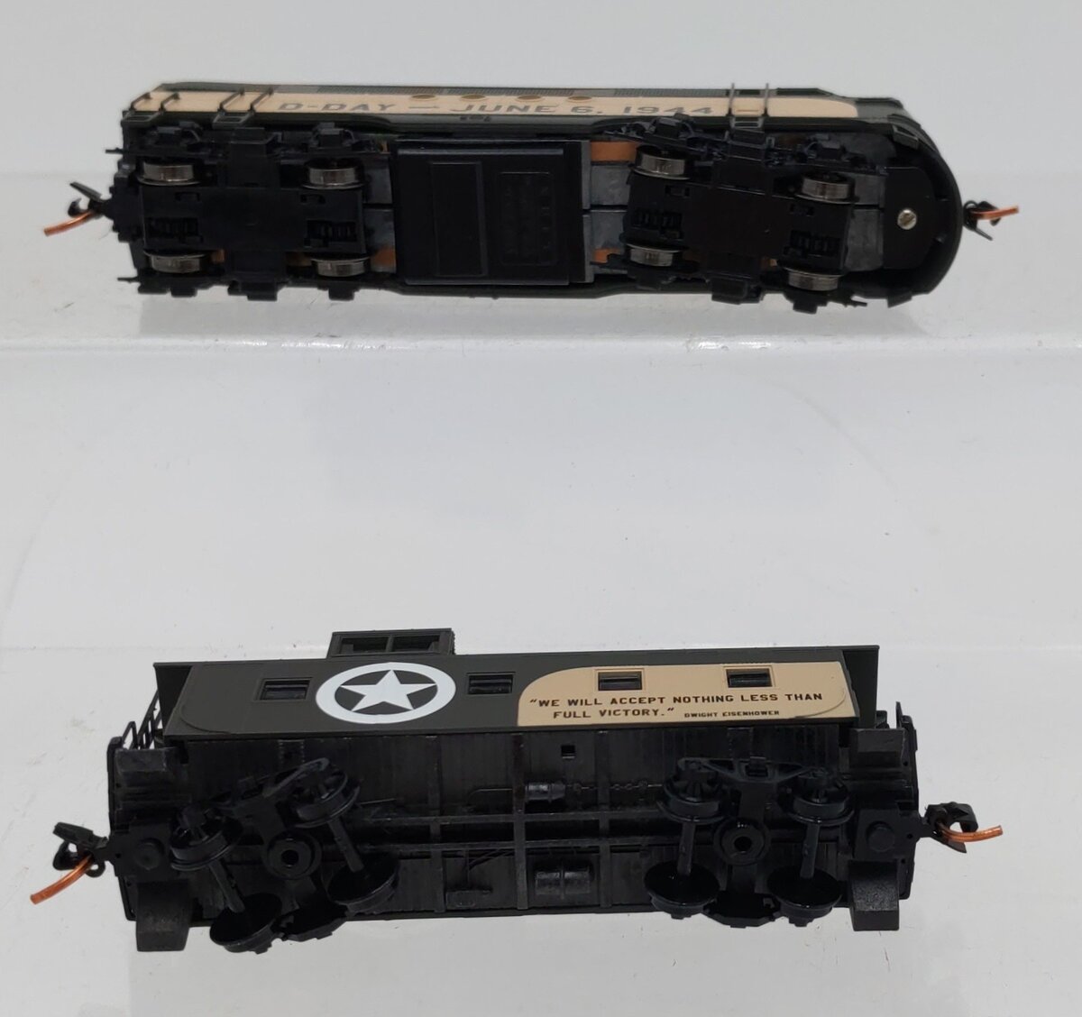 Micro-Trains 99321101 N Scale D-Day Commemorative Locomotive & Caboose Set EX/Box