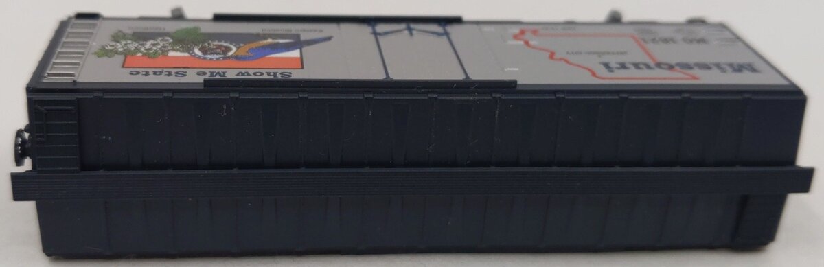 Micro-Trains 02100373 N Scale Missouri 40' Standard Plug Door Boxcar #1821 LN