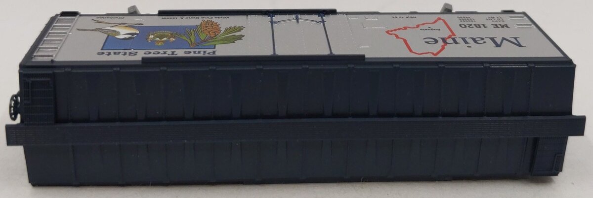 Micro-Trains 02100394 N Maine State Car 40' Standard Plug Door Boxcar #1820 LN