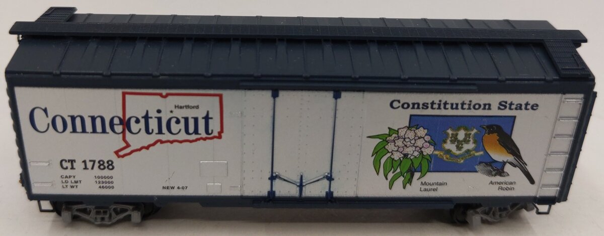 Micro-Trains 02100412 N Scale Connecticut State 40' Plug Door Boxcar #1788 LN