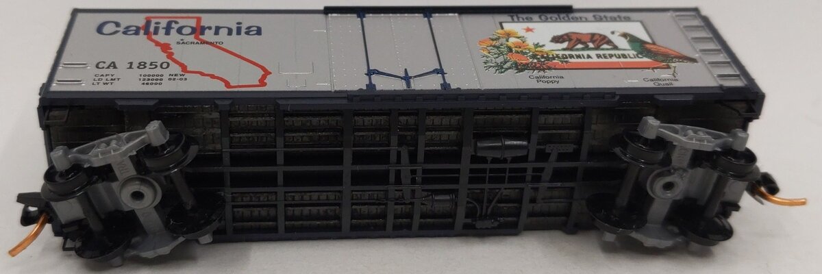 Micro-Trains 02100330 N California State 40' Standard Plug Door Boxcar #1850 LN
