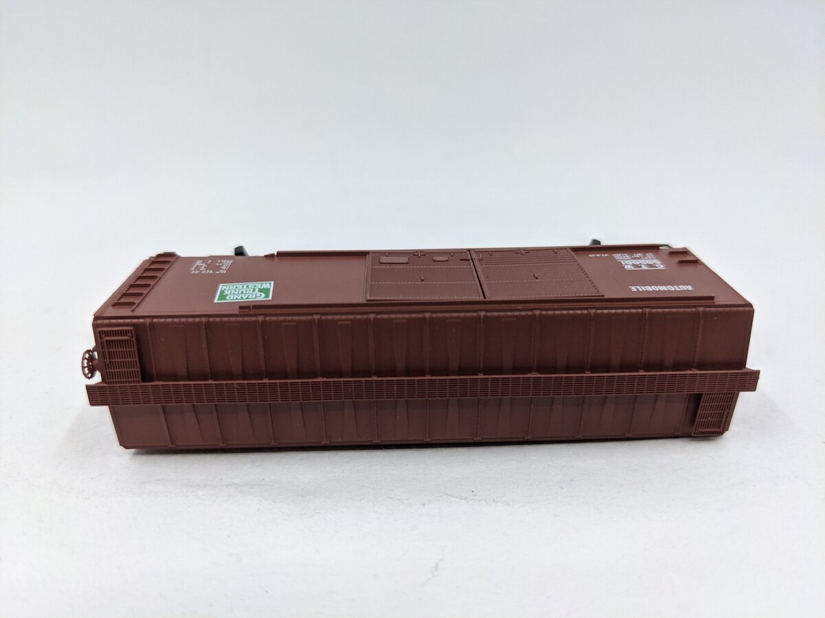 Micro-Trains 02300170 N Scale Grand Trunk Western 40' Double Door Boxcar #585881 EX/Box