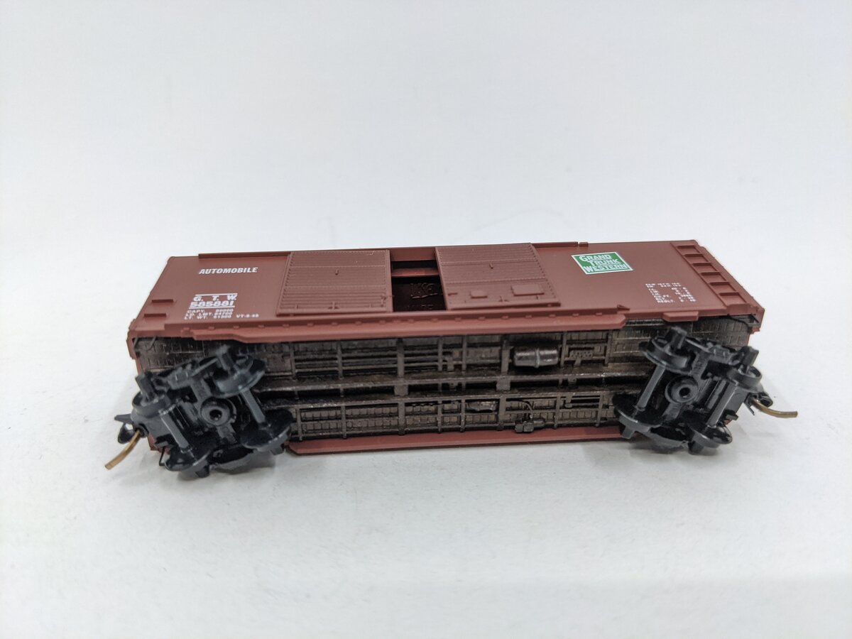 Micro-Trains 02300170 N Scale Grand Trunk Western 40' Double Door Boxcar #585881 EX/Box