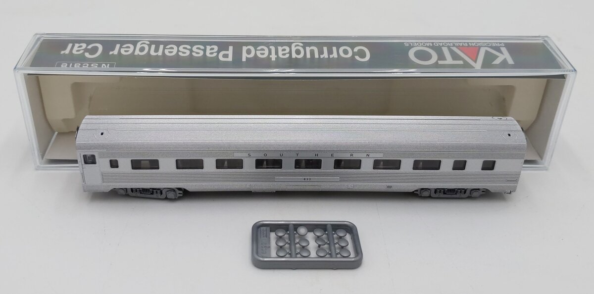 Kato 106-1704 N Scale Southern Corrugated Passenger Car #832 EX/Box ...