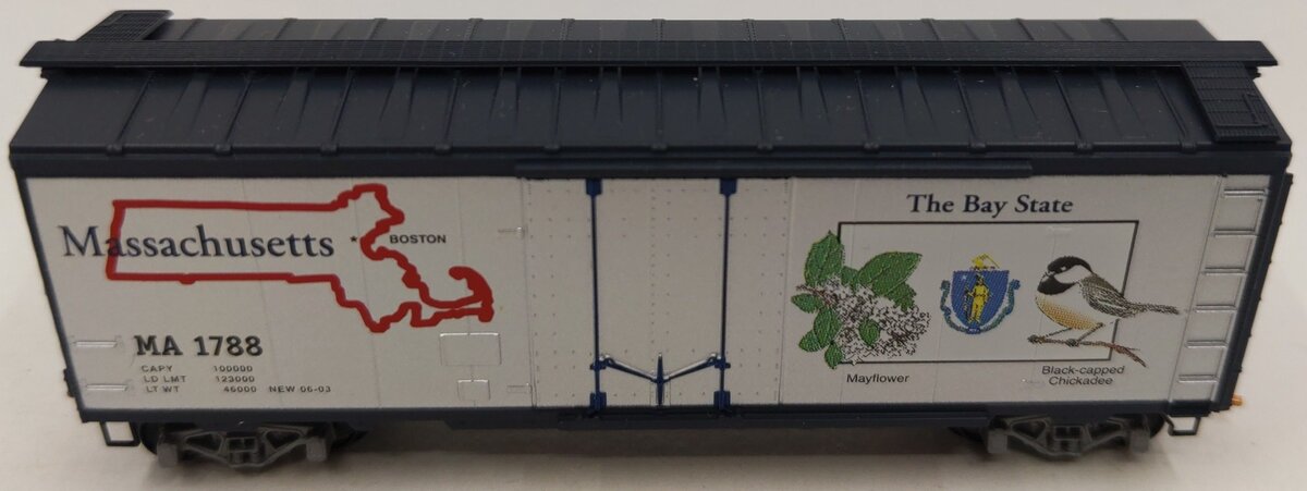 Micro-Trains 02100370 N Scale Massachusetts 40' Standard Plug Door Boxcar #1788 LN