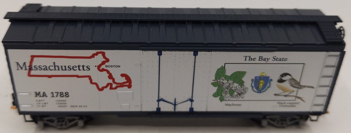 Micro-Trains 02100370 N Scale Massachusetts 40' Standard Plug Door Boxcar #1788 LN