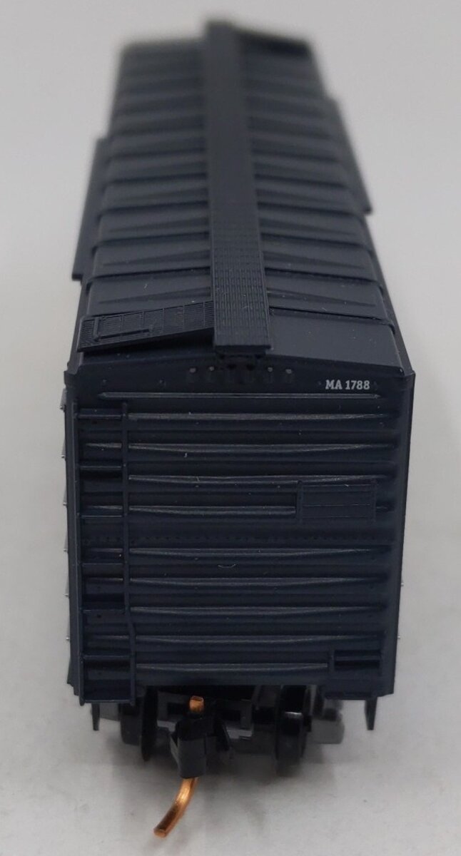 Micro-Trains 02100370 N Scale Massachusetts 40' Standard Plug Door Boxcar #1788 LN