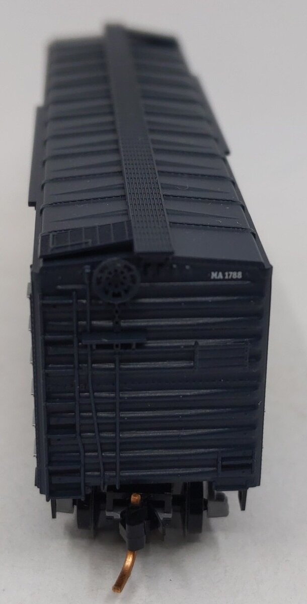 Micro-Trains 02100370 N Scale Massachusetts 40' Standard Plug Door Boxcar #1788 LN