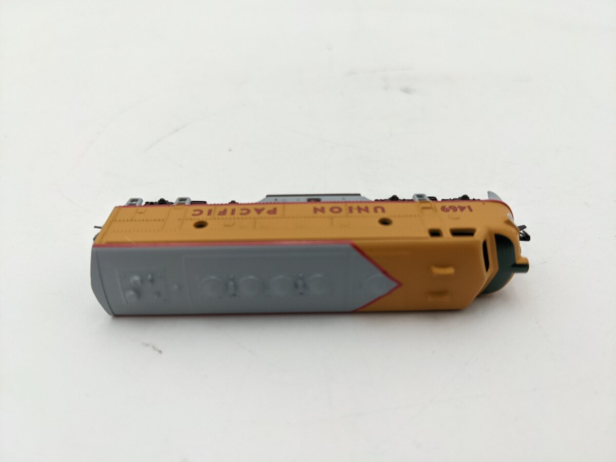 Micro-Trains 98001010 Z Scale UP Powered F-7 A Unit Diesel #1469 EX/Box