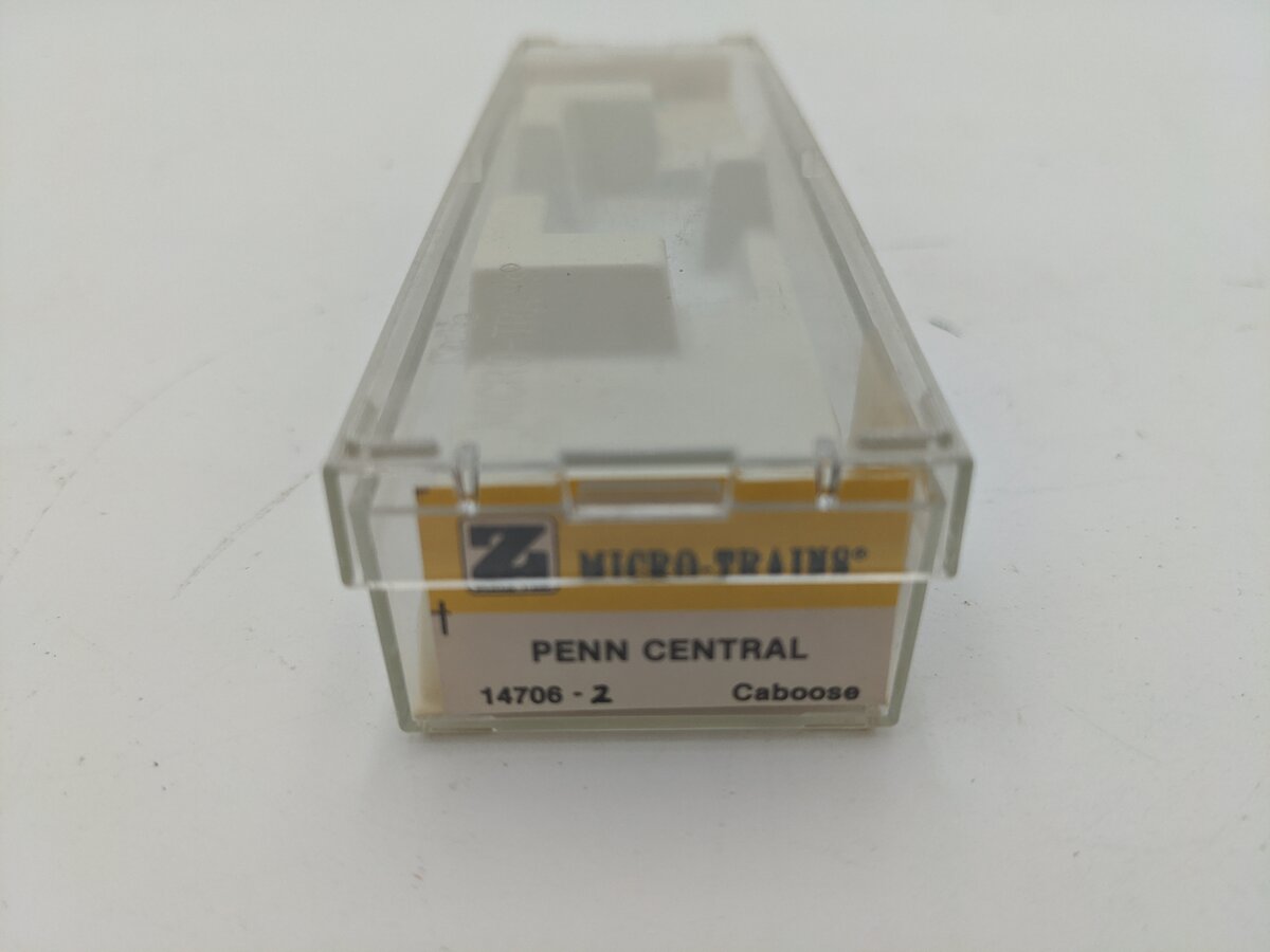 Micro-Trains 14706-2 Z Scale Penn Central Caboose # 18404 EX/Box