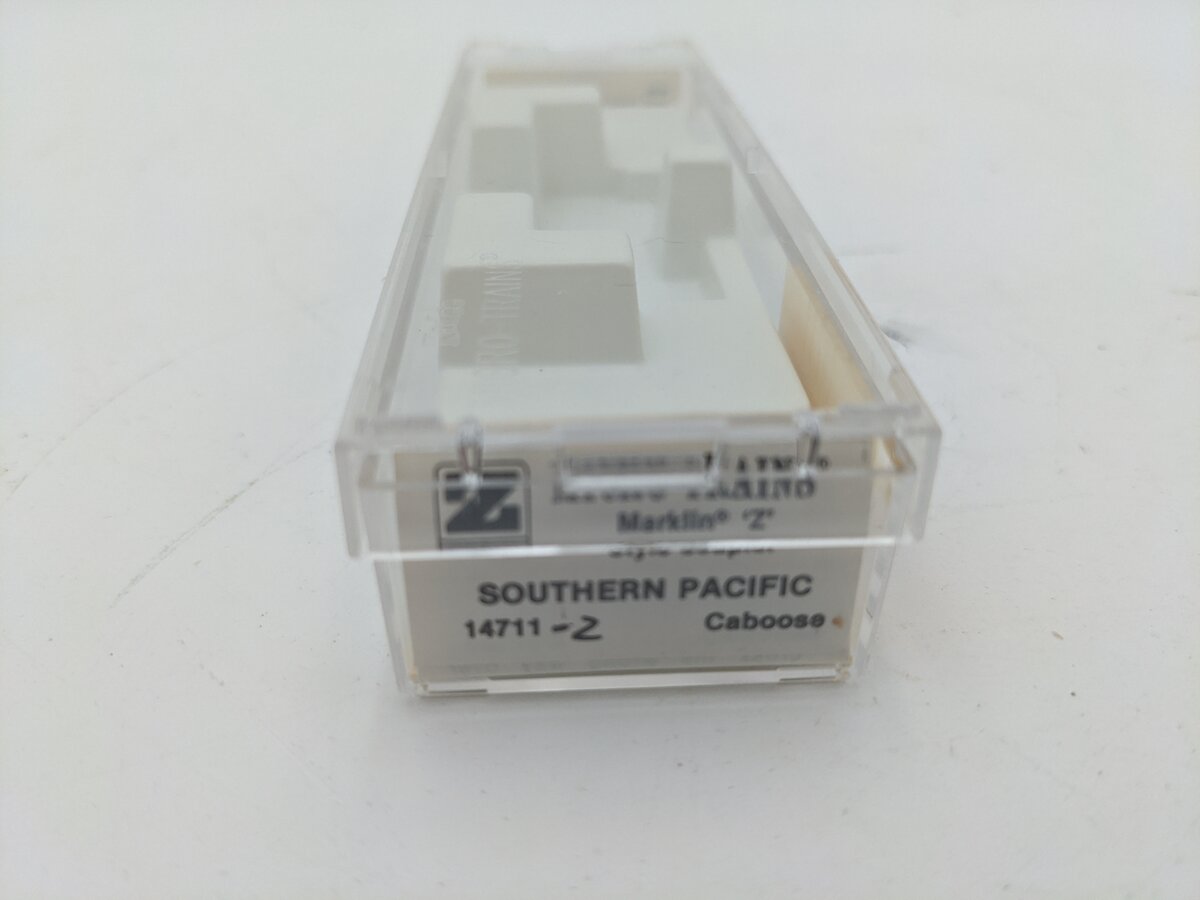 Micro-Trains 14711-2 Z Scale Southern Pacific Caboose #607 EX/Box