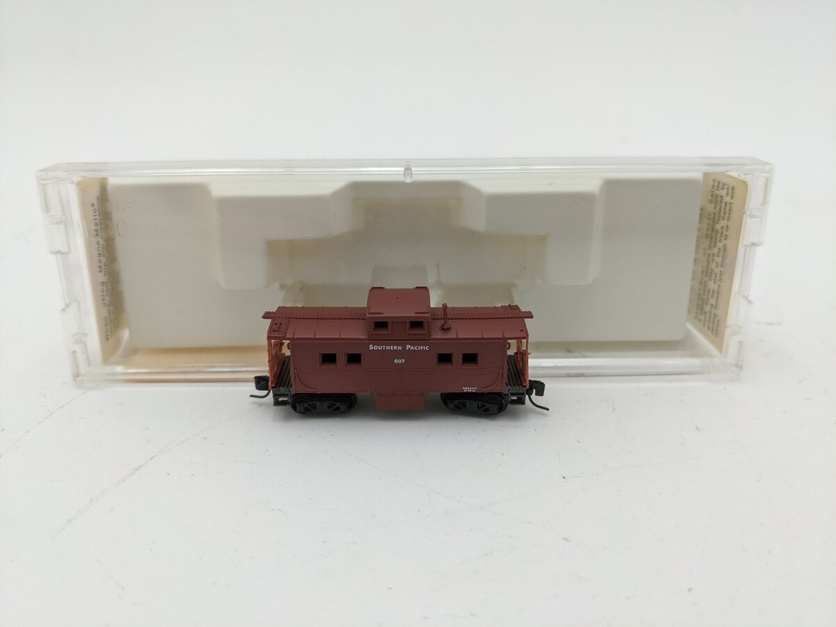Micro-Trains 14711-2 Z Scale Southern Pacific Caboose #607 EX/Box
