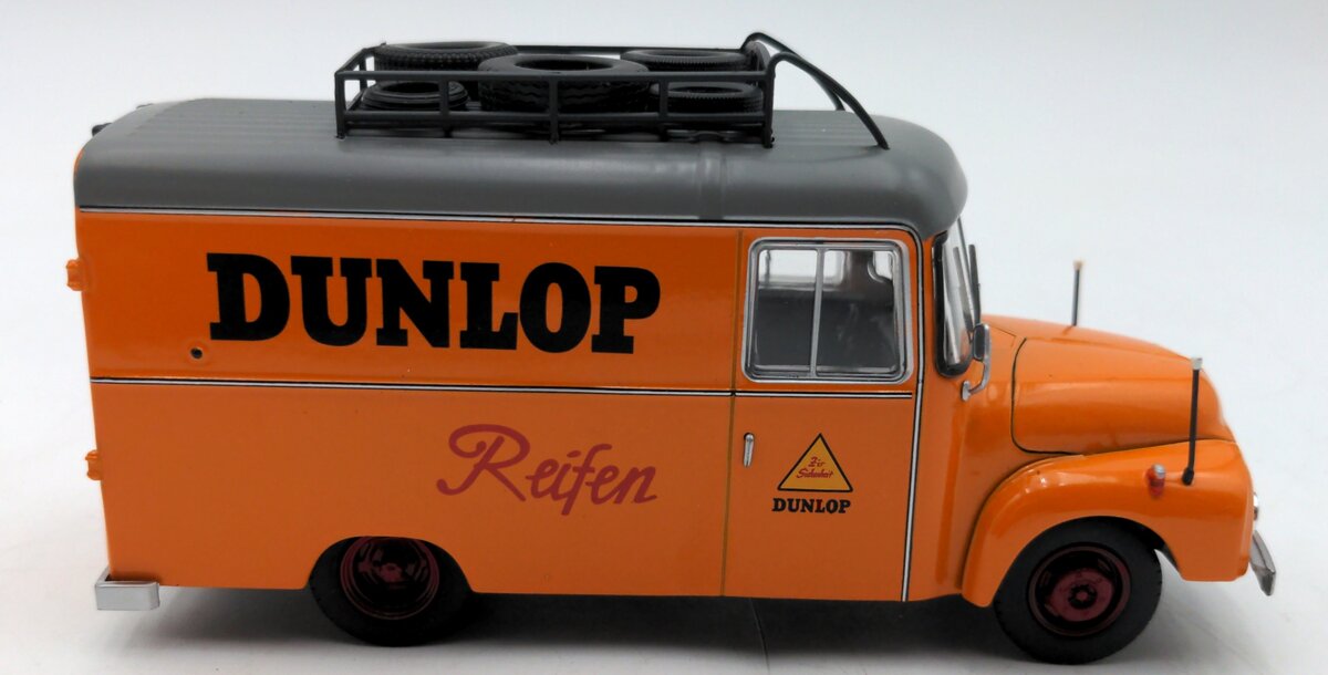 Premium ClassiXXs 1:43 Scale Diecast Blitz 1,75t Dunlop Reifen LN