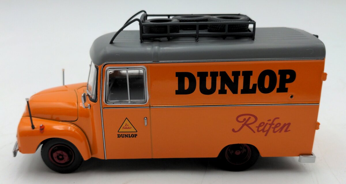 Premium ClassiXXs 1:43 Scale Diecast Blitz 1,75t Dunlop Reifen LN