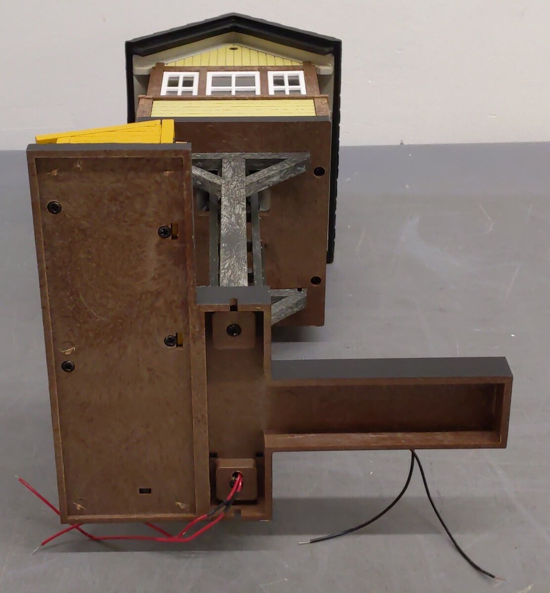 Aristo-Craft ART-7109 G Scale Elevated Switch Tower EX/Box