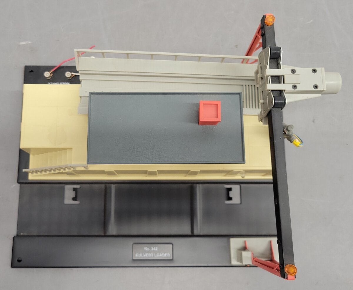 Lionel 6-12982 O Gauge Operating Culvert Loader (No culverts or Remote) EX/Box