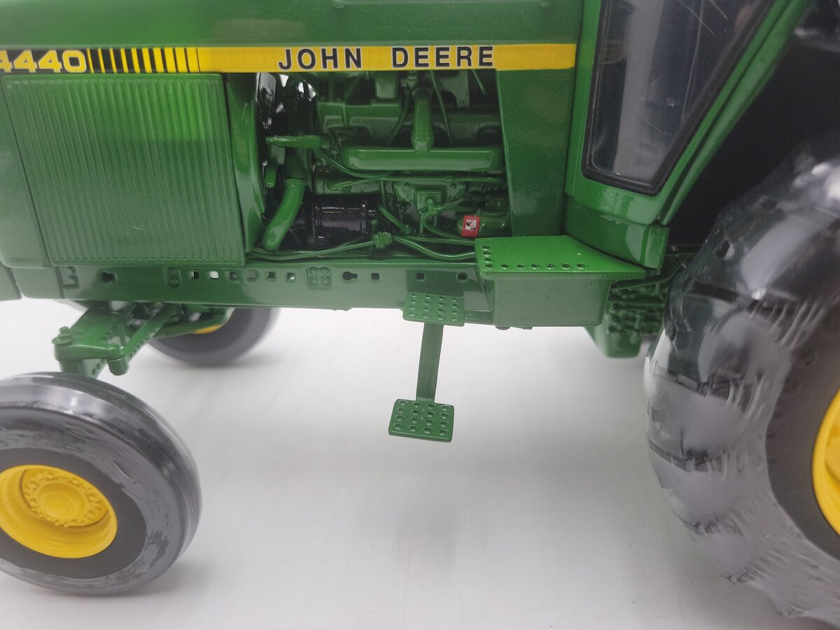 Precision Classics 15700 1:16 Scale Diecast 4440 John Deere Tractor EX/Box