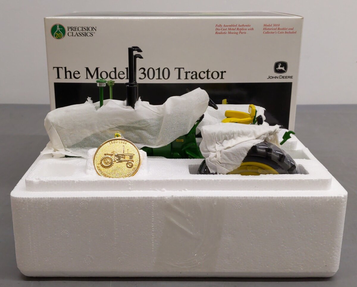 Ertl 15210 1:16 Scale Diecast John Deere Model 3010 Tractor NIB