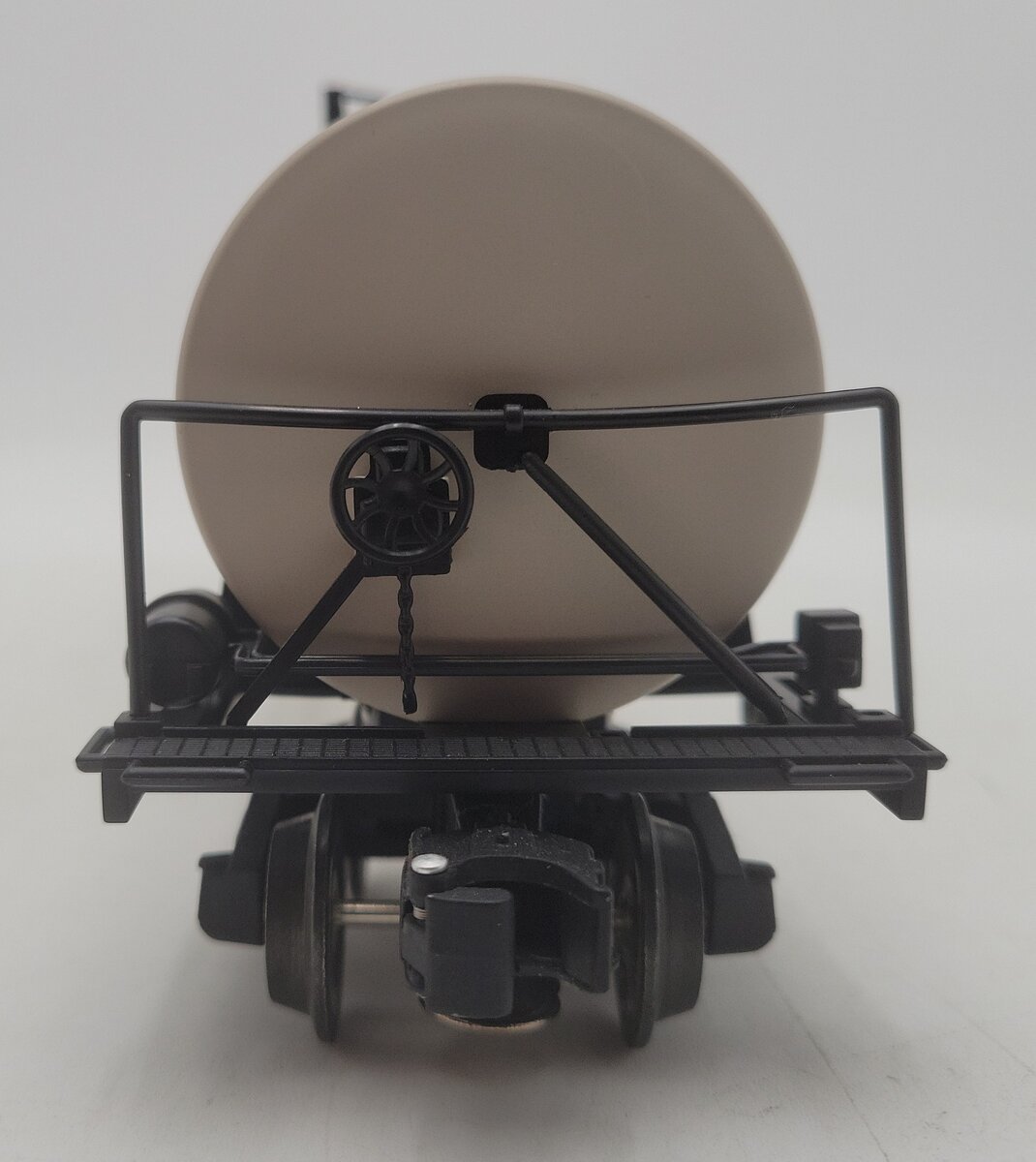 Lionel 6-17901 O Gauge Chevron Uni-body Tank Car VG/Box