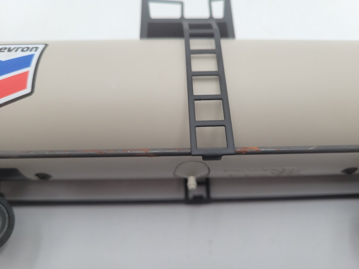 Lionel 6-17901 O Gauge Chevron Uni-body Tank Car VG/Box